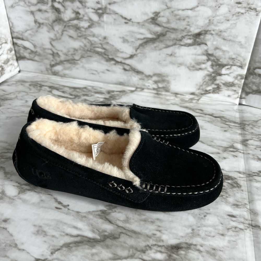 Ugg mocasines slipper